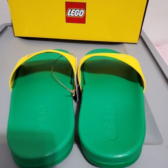adidas Originals Sz 6 Kids Unisex  Adilette Comfort x LEGO® Slides BNIB - Picture 6 of 10